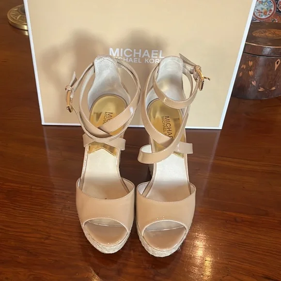 Michael Kors Gabriela Nude Patent Woven Wedge Sandal - Picture 4 of 10